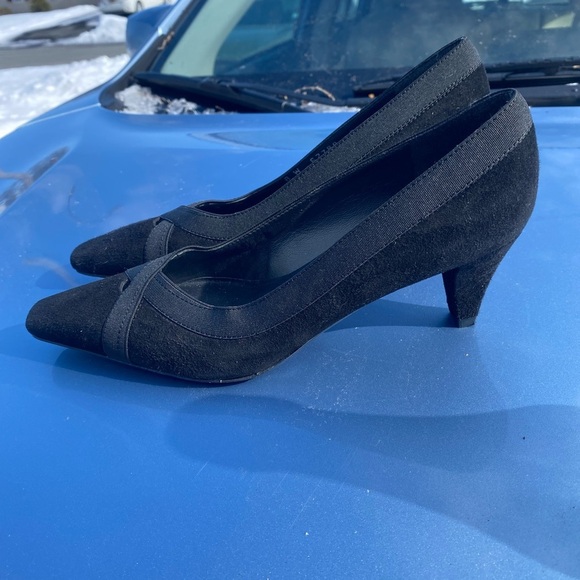 Stuart Weitzman Black Suede Kitten Heel Pumps 6.5 - Picture 6 of 9